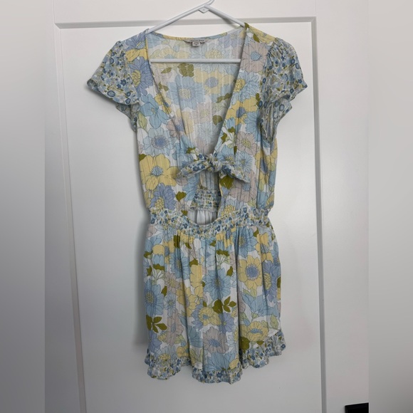 American Eagle Floral Romper - Picture 1 of 2
